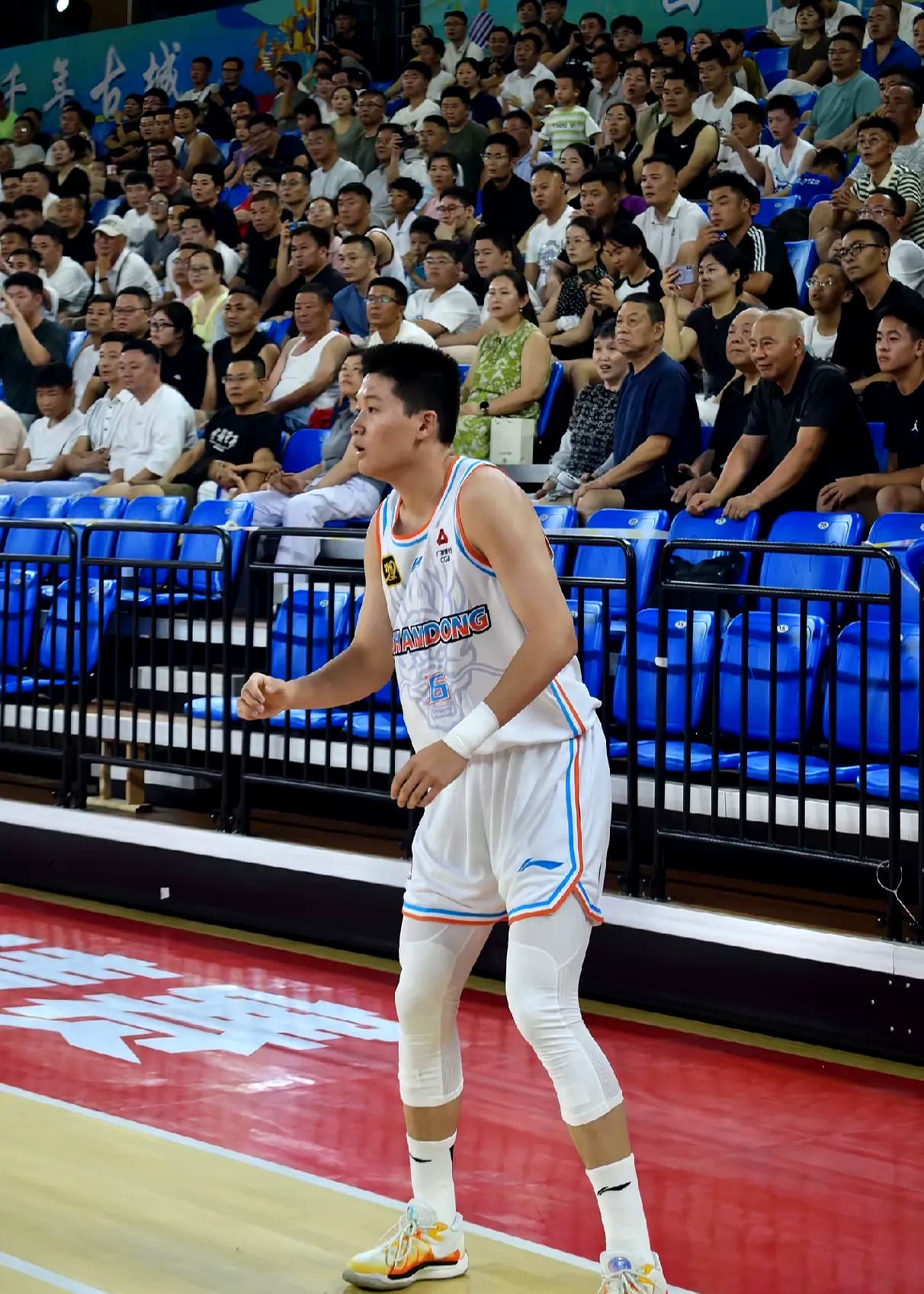 山东男篮赛后造点机会；志在NBA常规赛名次提升；气氛紧张；赛程密集仍需轮换的简单介绍